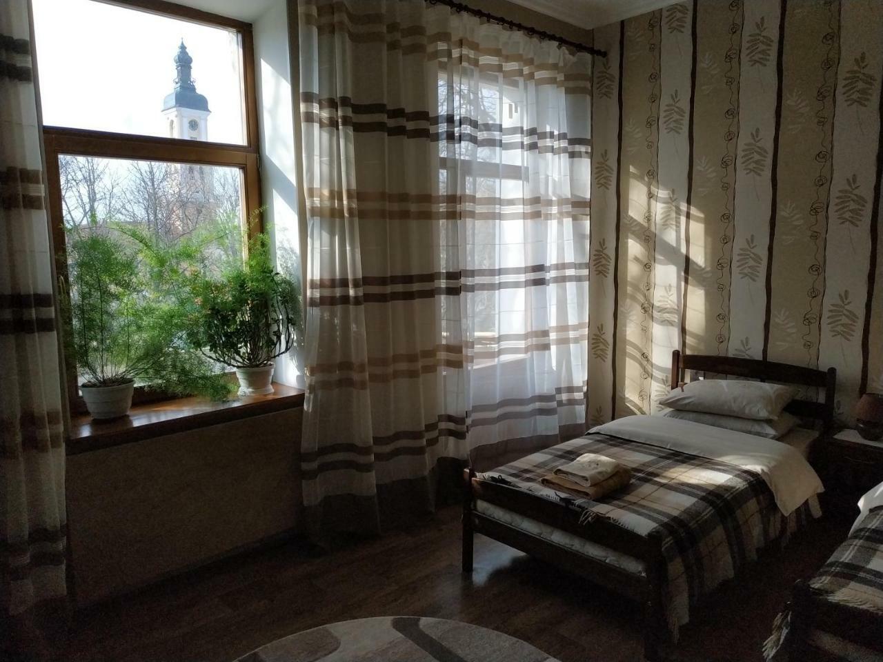 Apartment In The Center Of Old Town Kamianets-Podilskyi Exterior photo